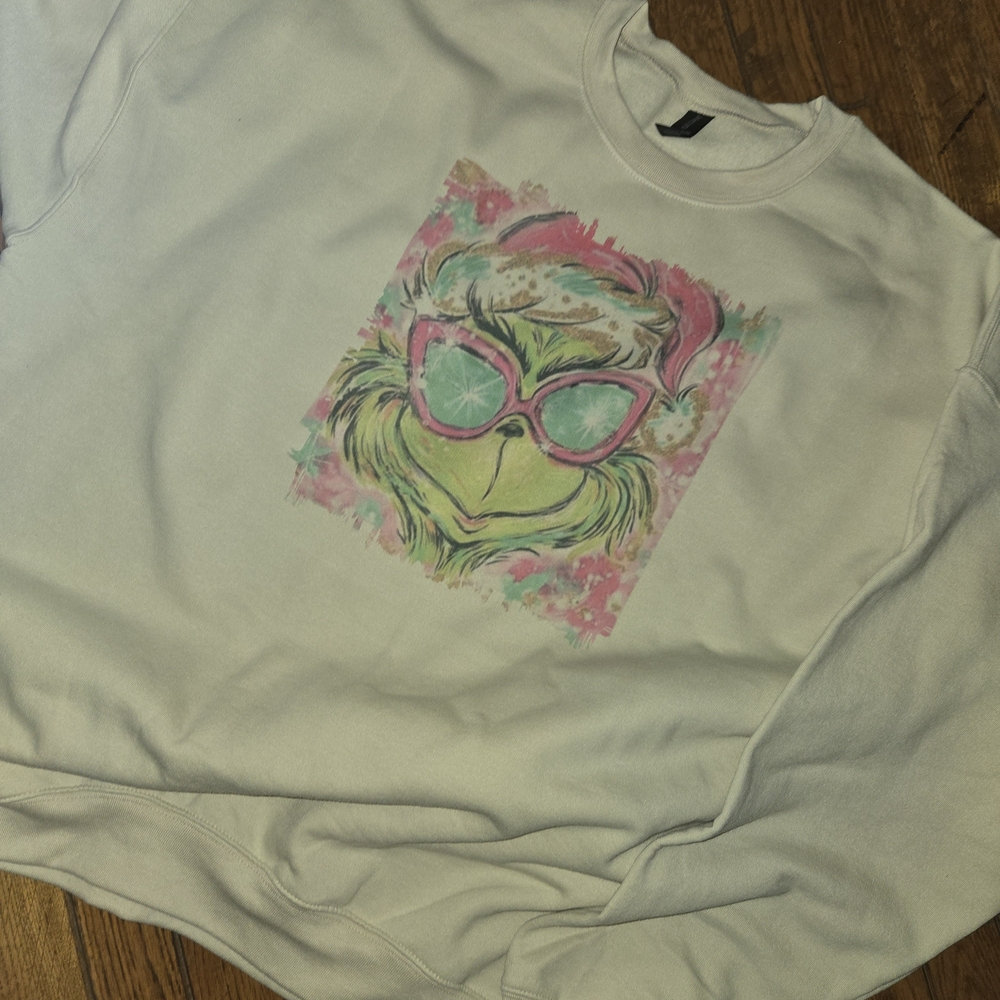 Stylish Sweatshirt with Colorful Christmas Design